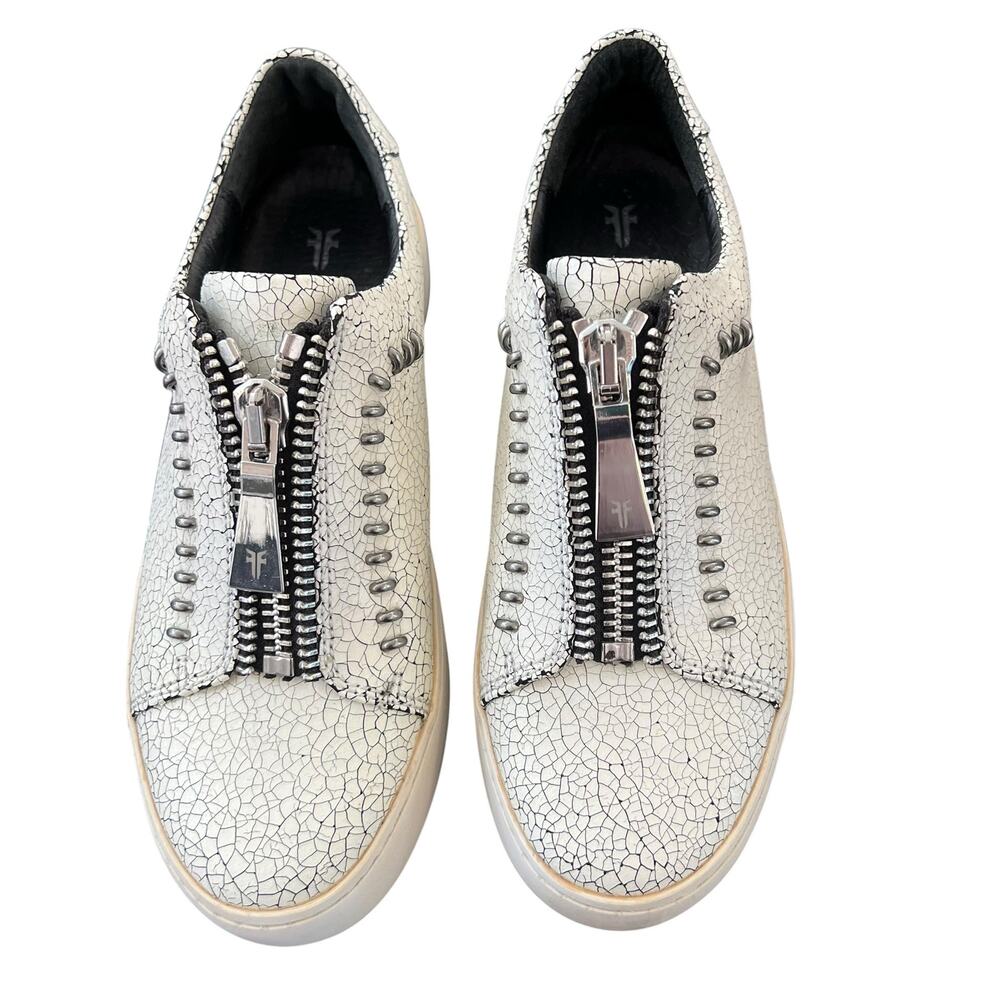 Frye Slip On Sneakers Women’s 5.5 White Crackle Leather Zip Front Studded EUC